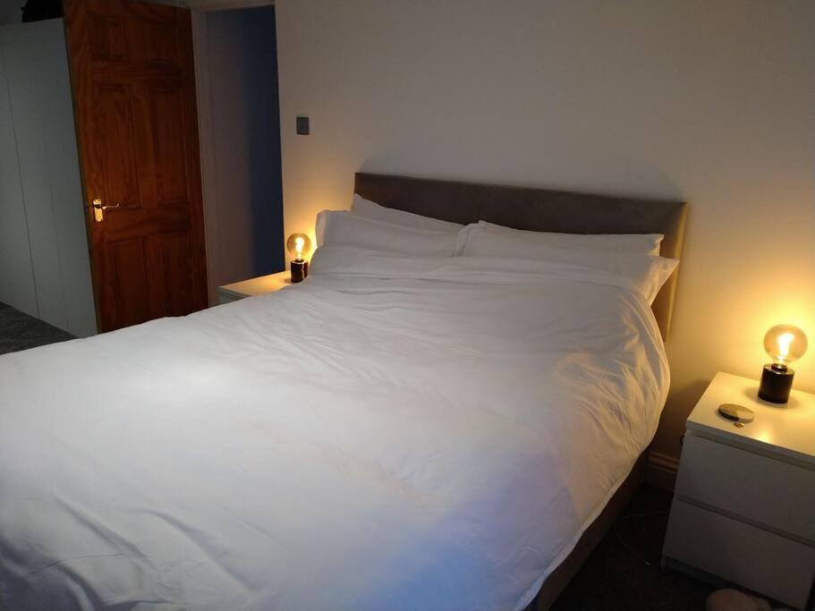 Mountain With Magical Views Apartment Pentyrch